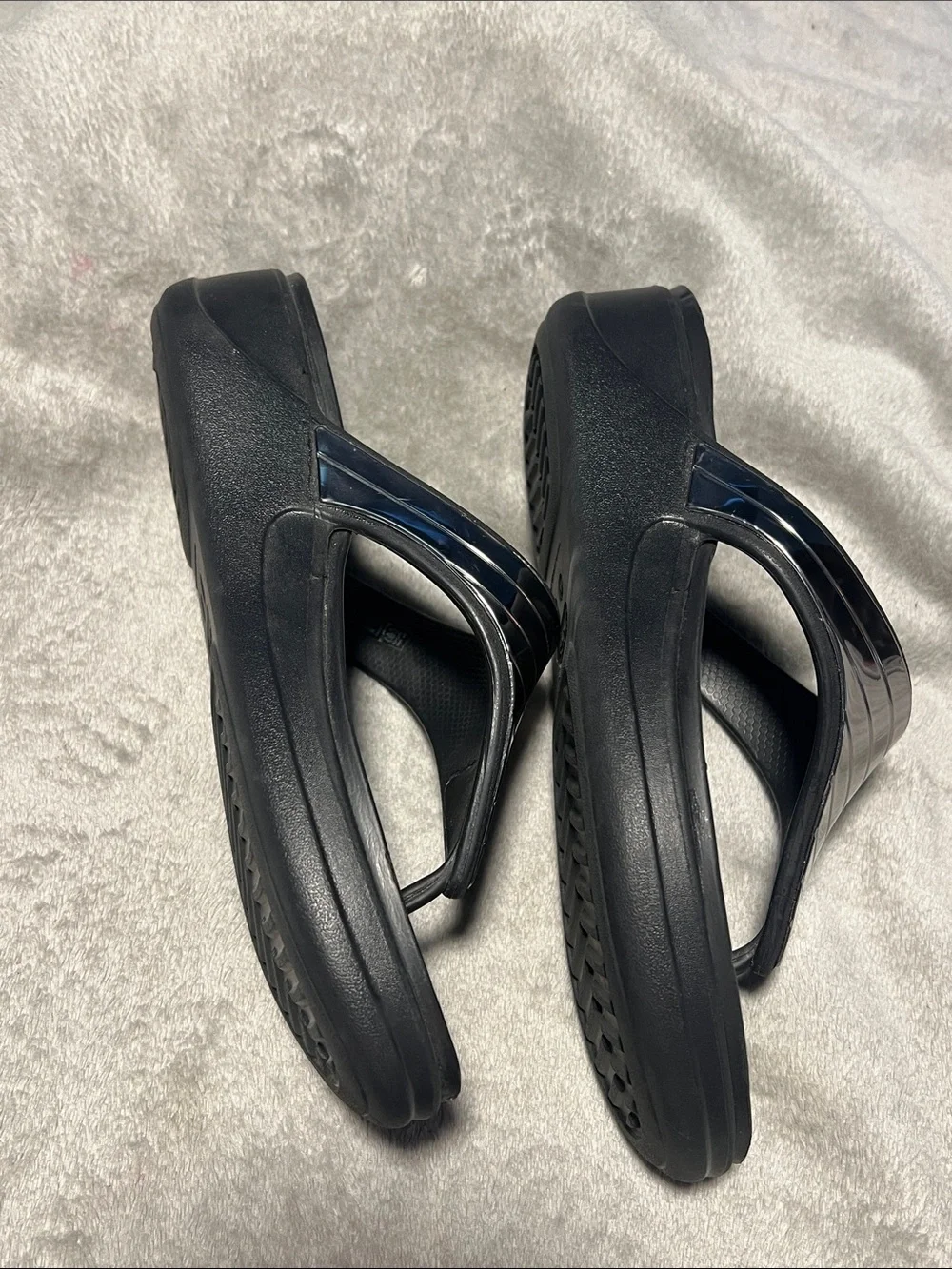 Crocs,Monterey Metallic Wedge Flip